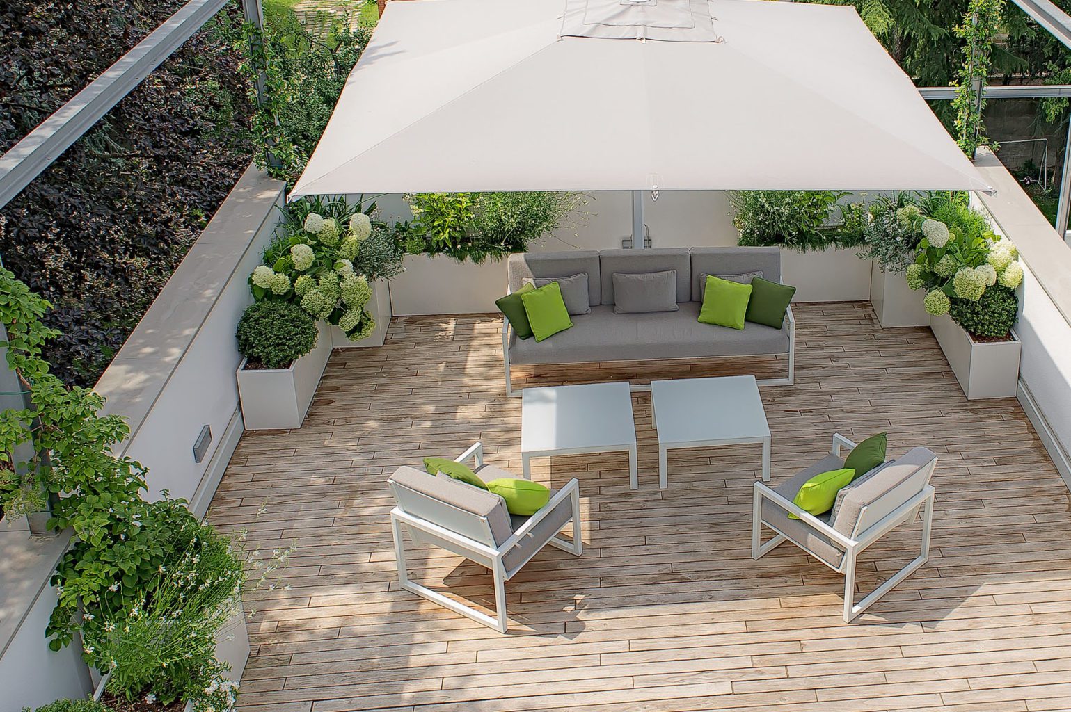 Outdoor patio umbrellas