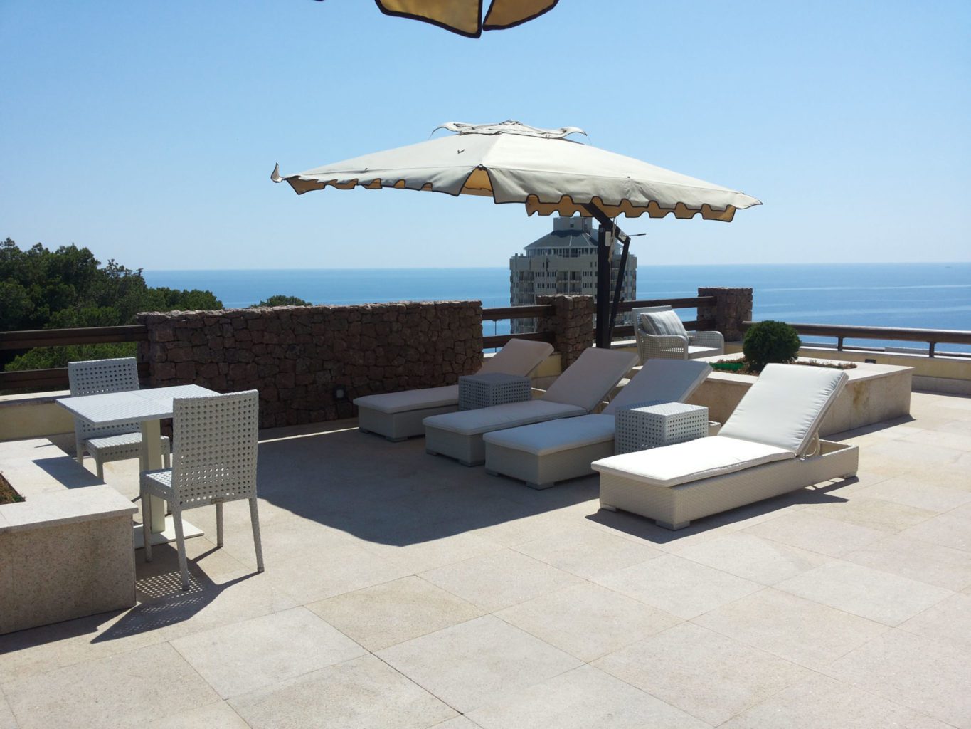 Large Cantilever Outdoor Umbrellas
