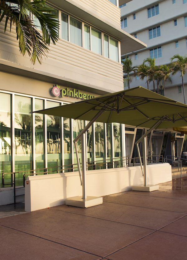 Pinkberry Miami Poggesi USA commercial umbrellas