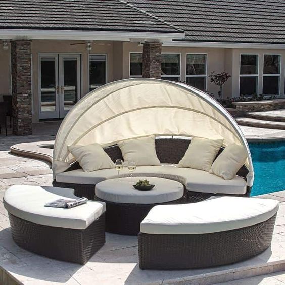 Backyard daybed