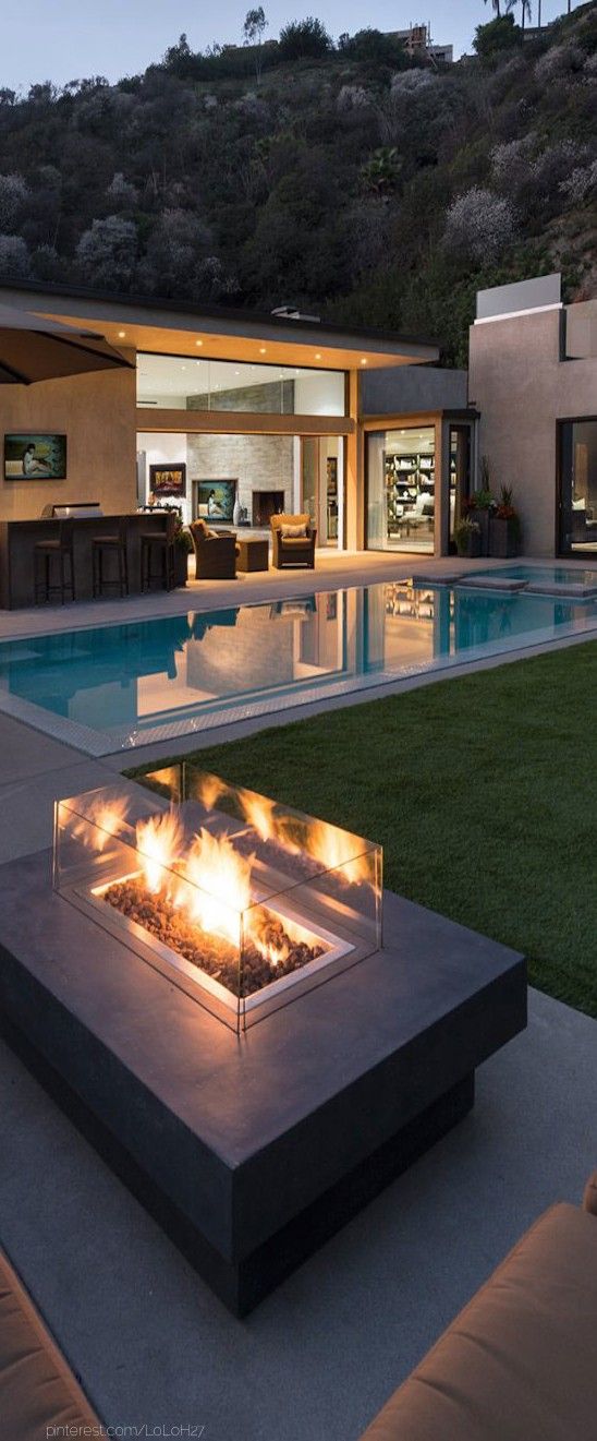 Outdoor firepit