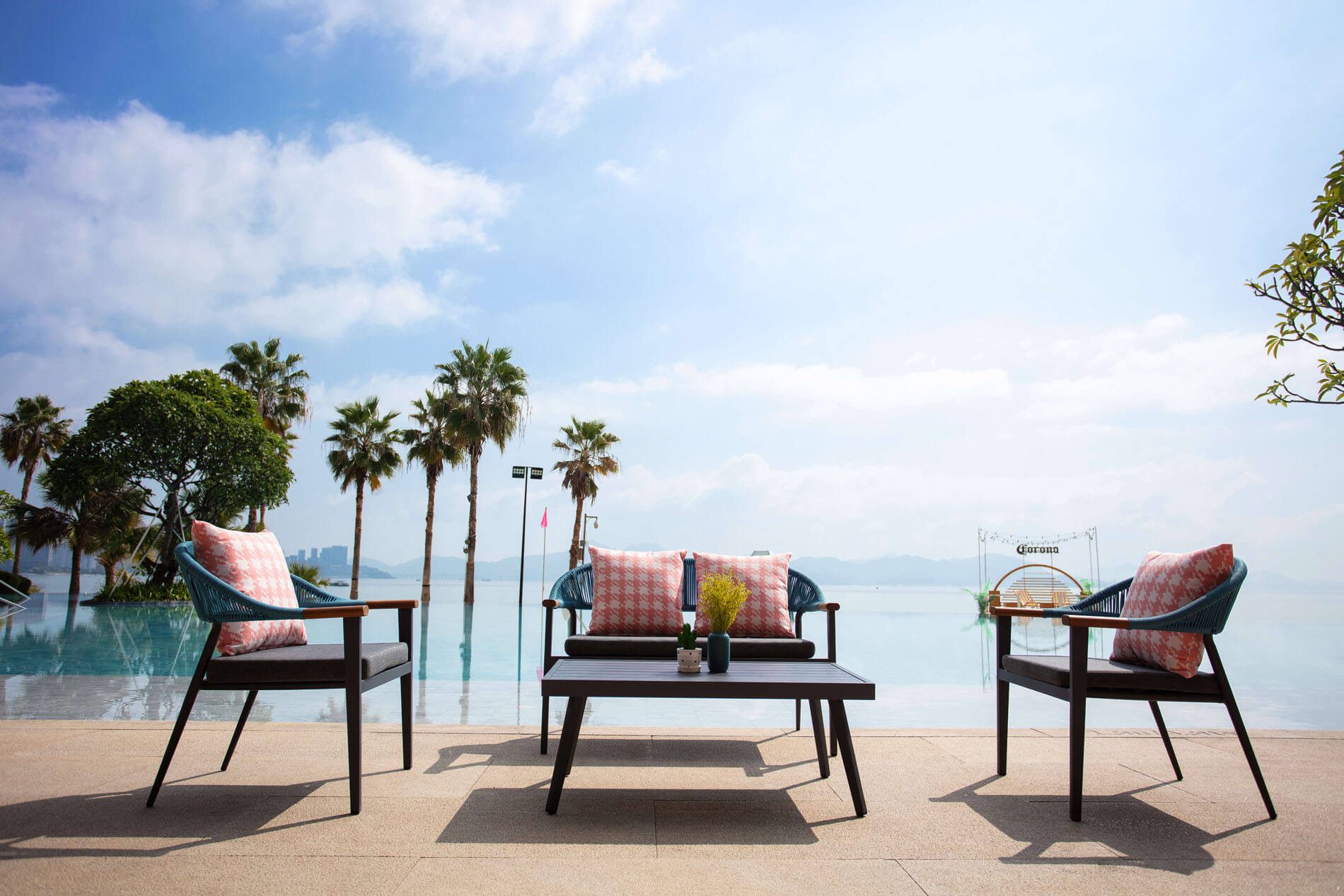 Luxurious comfort meets modern aesthetics in the Treviso Single Sofa by Poggesi.